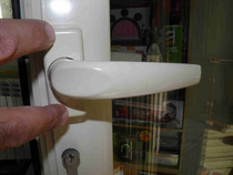 Replacing a broken door handle