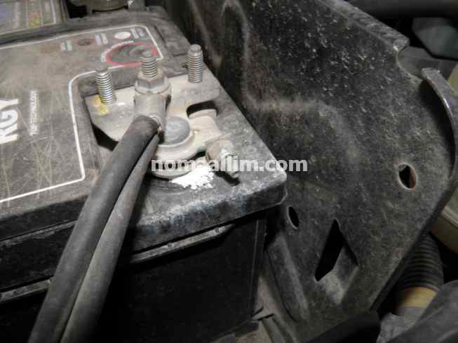 Comment nettoyer la corrosion d'une batterie automobile Huile