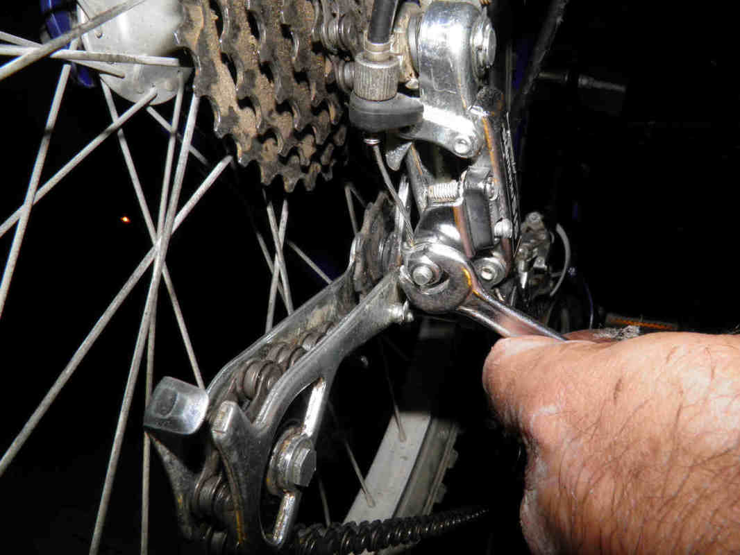 adjusting bike shifter