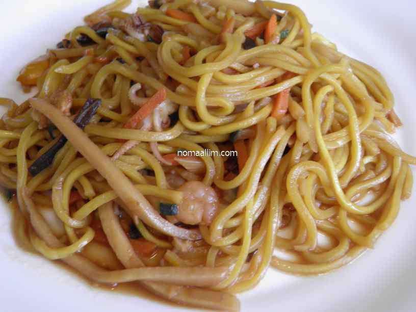 seafood noodles in soy sauce